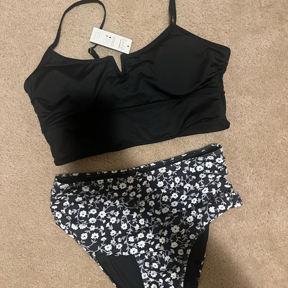 Cupshe Black and White Floral Bikini Set (V wire)